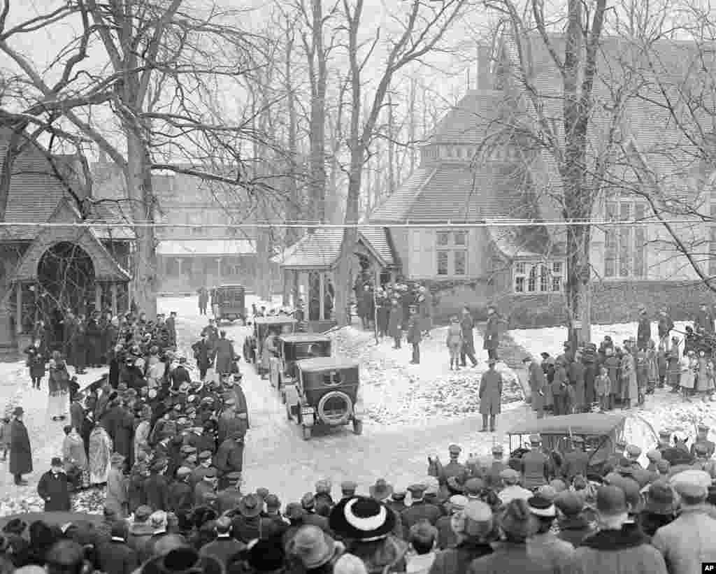 8 ianuarie 1919, înmormântarea fostului preşedinte al Statelor Unite Theodore Roosevelt la Oyster Bay, New York