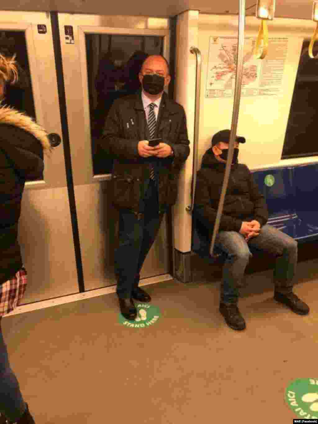 A zöld péntek nevű esemény alkalmából Bogdan Aurescu külügyminiszter is metrózott.