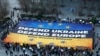 Ukrajna és Európa határozottabb védelmét sürgető demonstráció Brüsszelben 2025. március 5-én