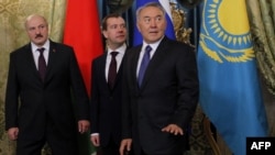 Аляксандар Лукашэнка, Дзьмітрый Мядзьведзеў і Нурсултан Назарбаеў на сустрэчы ў Маскве.
