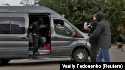 Полицијата притворува новинар кој бил на задача во центарот на Минск, 27.08. 2020 година
