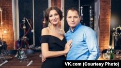 Maria Kalenova și Lușnikov, într-o fotografie publicată în VKontakte în ziua când ea împlinise 35 de ani, în 2018