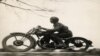 Мартин Мункачи «На скорости 100 км/ч. Венгрия»; Berliner Morgenpost; 31 мая 1929 года. [Фото — <a href="http://mdf.ru/" target=_blank>«Московский дом фотографии»</a>]