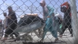 Mii de afgani se refugiază în Pakistan