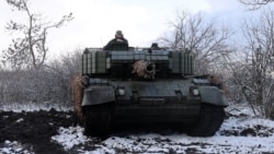Trupat ukrainase nxjerrin tanket e riparuara gjermane në fushëbetejë