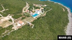 Комплекс вили кај Котор во сопственост на компанија поврзана со Олег Дерипаска
