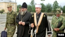 "Народ требует стабильности, царство кесаря обеспечивает стабильность. А если для этого религиозные лидеры должны благословить уничтожение каких-нибудь экстремистов - так и благословят..."