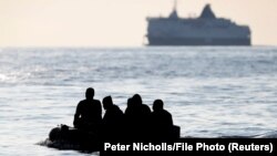  Izbeglice i migranti u jednom od pokušaja da pređu Lamanš, Dover, Velika Britanija, 4. avgust 2021. 