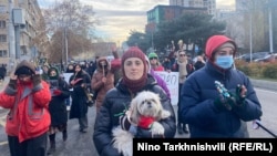 Protestatari antiguvernamentali la Tbilisi, capitala Georgiei, 16 decembrie 2024. 