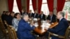 Президент Турции Реджеп Тайип Эрдоган на встрече с официальной делегацией Узбекистана во главе с вице-премьером Рустамом Азимовым. Стамбул, 27 февраля 2017 года.