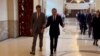 Ministrul ucrainean de externe, Dmitro Kuleba (stânga), și ministrul chinez de externe, Wang Yi, la discuțiile din orașul Guangzhou din sudul Chinei, miercuri, 24 iulie 2024.