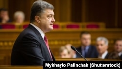 Президент України Петро Порошенко у Верховній Раді, 27 листопада 2014 року (©Shutterstock)