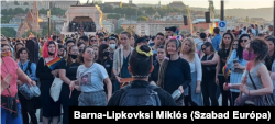 Tüntetők a Kossuth téren, 2021. június 14-én.