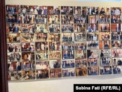 Muzeul de textile, poze cu politicieni care au vizitat locul.