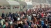 Një tren në Prishtinë me shqiptare që po iknin nga Kosova për në Maqedoni, më 1 prill 1999.