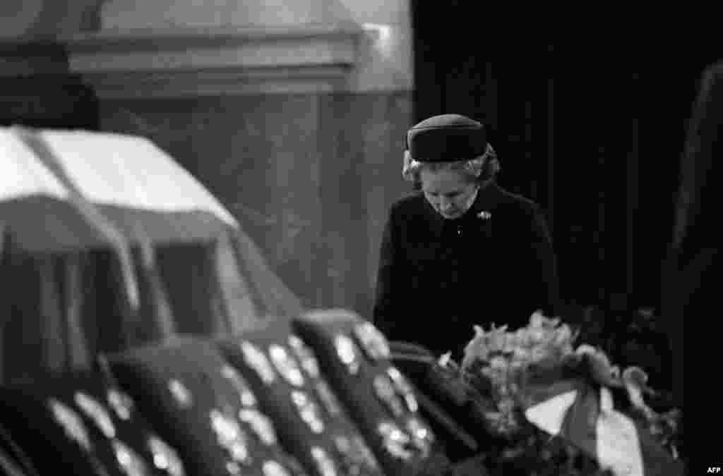 La funeraliile lui Tito, în clădirea Parlamentului de la Belgrad în mai 1980.