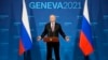 Vlagyimir Putyin orosz elnök a Joe Biden amerikai elnökkel folytatott csúcstalálkozója után, egy sajtótájékoztatón válaszol a kérdésekre Genfben, 2021. június 16-án