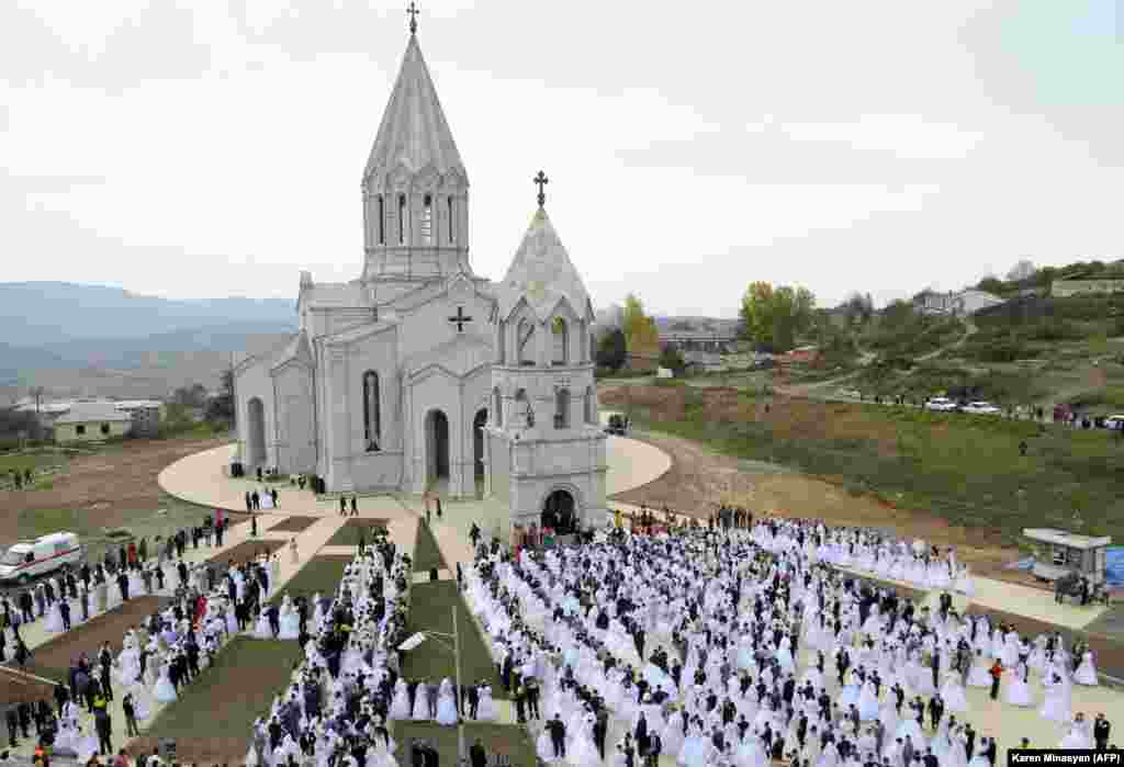 Ghazanchetsots, considerată catedrala orașului Shushi/Susa. Fotografia a fost făcută în 2008, în timpul unei slujbe de căsătorie.