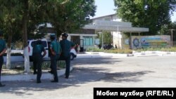 Сотрудники самаркандской милиции.
