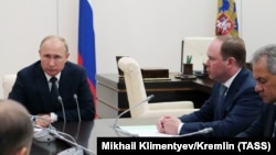 Владимир Путин во время совещания с членами Совета безопасности РФ. 10 августа 2018. 