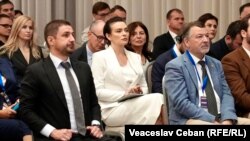 Participanți la un eveniment de luni din cadrul conferinței MEGA (Make Europe Great Again)