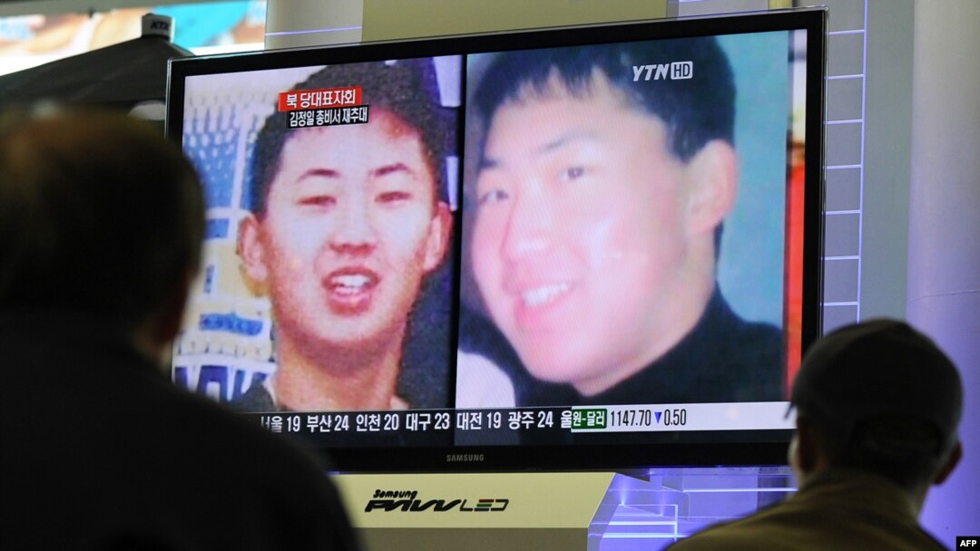 Jedan od retkih slika Kim Jong Un, naslednika na mestu predsednika Severne Koreje, svog oca Kim Jong Ila, Seoul 28. septembar 2010.