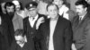Ion Iliescu, într-una dintre aparițiile sale televizate din timpul Revoluției Române. Fostul membru al partidului comunist avea să devină președinte al României în două rânduri. 