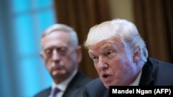 претседателот на САД доналд Трамп и секретарот за одбрана Џејмс Матис, Вашингтон, 05.10,2017. 