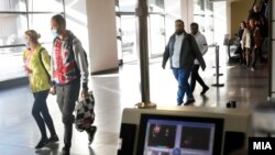 Kamerat termale të vendosura në Aeroportin e Shkupit. 