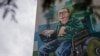 Një mural në Prishtinë për Faruk Kukajn, person që përdor karrocën për të lëvizur.