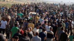 Mijëra palestinezë nxitojnë për të marrë pako me ndihma në Gazë