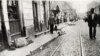 Mii de evrei au fost uciși, mulți direct pe stradă, în timpul Pogromului din 27 - 30 iunie 1941, de la Iași. Să vadă cadavre înșirate pe stradă devenise, pentru trecători, un fapt obișnuit. 