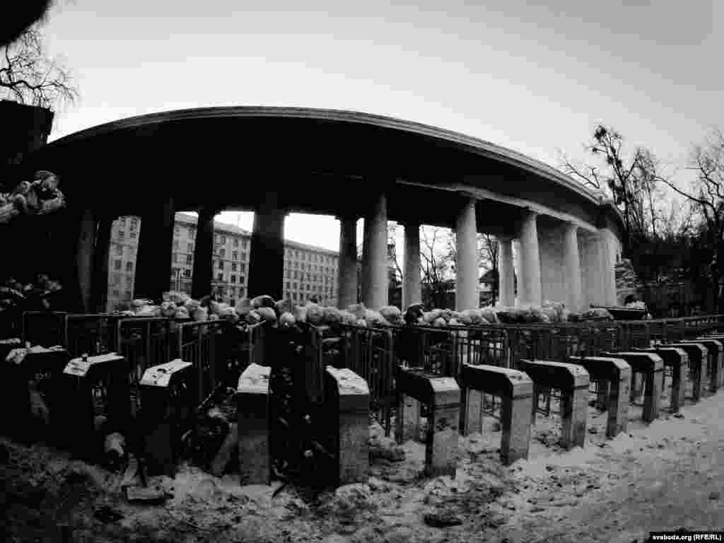 Vatrom oštećeni ulaz stadiona Dinamo.
