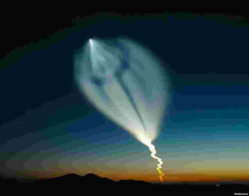 Sojuz se probija u svemir iznad Bajkonura. Najskorija cena za let američkog astronauta je iznosila oko 86 miliona dolara, što je više nego duplo manje u odnosu na rusku cenu iz 2011. godine. 