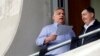 Orbán Viktor beszél Mészáros Lőrinchez a Felcsút hazai meccsén, az európai parlamenti választások előtt, 2019. május 19-én