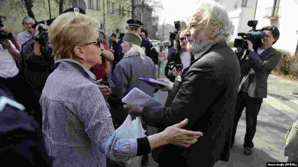 Protesti ispred Suda u Beogradu tokom sudskog procesa o rehabilitaciji Draže Mihailovića, 23. mart 2012.