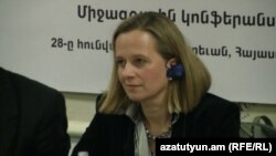 Եվրոպայի ազատական ժողովրդավարական եւ բարեփոխումների կուսակցության փոխնախագահ Լյուսի վան դեր Լաանը Երեւանում մասնակցում է ընտրությունների թեմայով միջազգային կոնֆերանսին:
