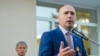 „Oamenii oneşti” ai premierului Filip