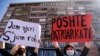 Gratë mbajnë mbishkrime për barazi gjinore gjatë një proteste në Prishtinë më 23 shtator, 2020. Fotografi ilustruese. 