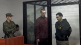 Александр Александров менен Жоомарт Дуулатов Бишкектин Биринчи май райондук сотунда. 17-сентябрь, 2025-жыл.
