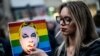 A Pride-ot ellehetetlenítő, a gyülekezési szabadság szélesebb körű korlátozását lehetővé tevő törvény ellen tüntettek Budapesten 2025. március 25-én 