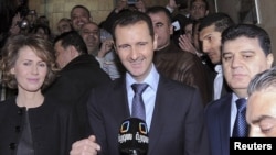 Predsjednik Bashar al-Assad sa suprugom Asmom, 2012. 