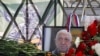 Импровизиран споменик поставен по смртта на Евгениј Пригожин во Москва.