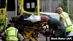 Ambulantna kola prevoze ranjene u napadu na džamiju u Christchurchu, 15. mart 2019.